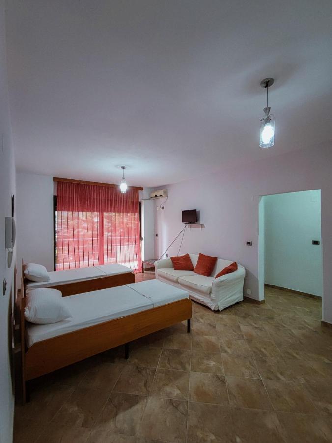 El Rio Apartments Sarandë 外观 照片