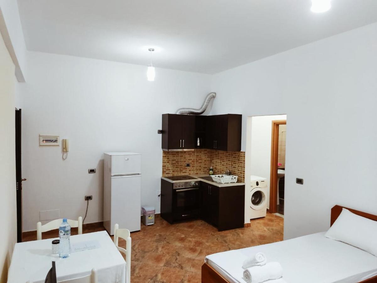 El Rio Apartments Sarandë 外观 照片