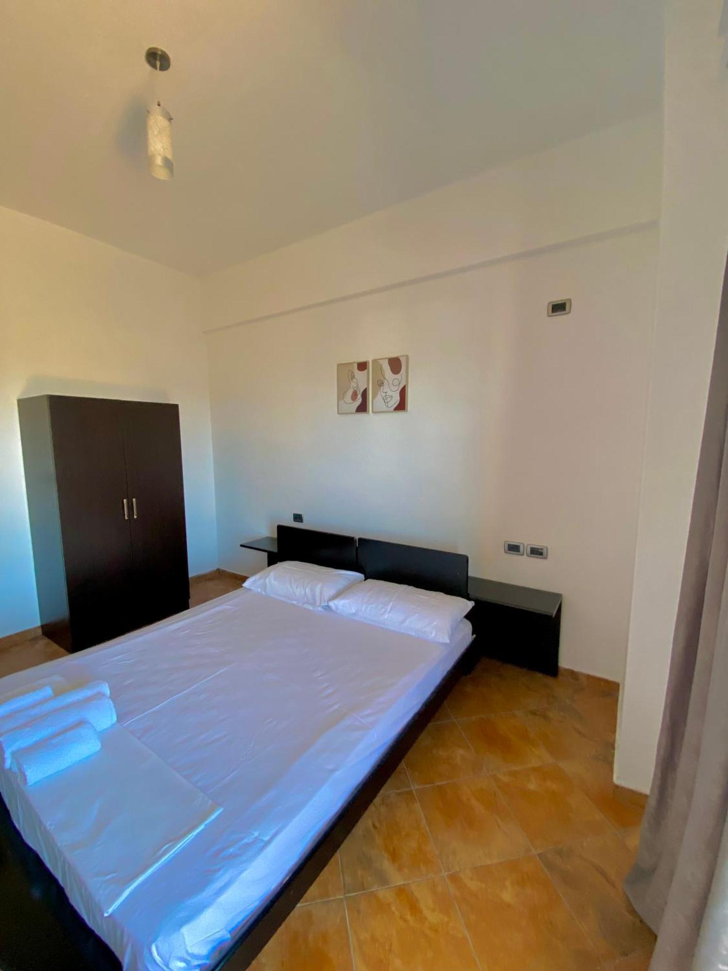 El Rio Apartments Sarandë 外观 照片