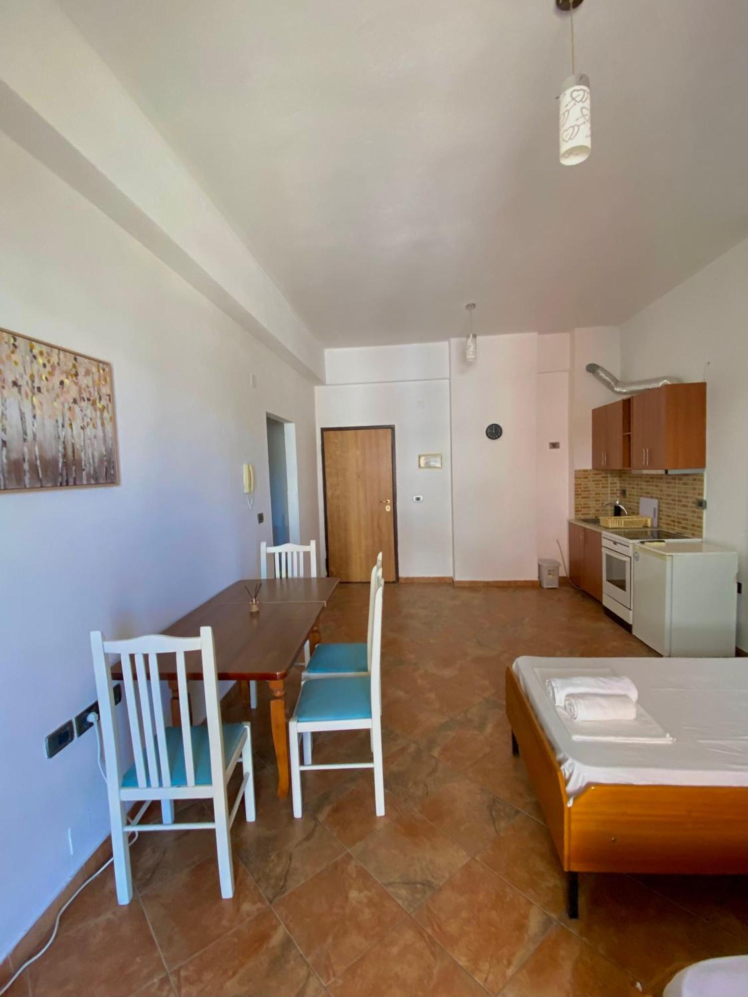 El Rio Apartments Sarandë 外观 照片